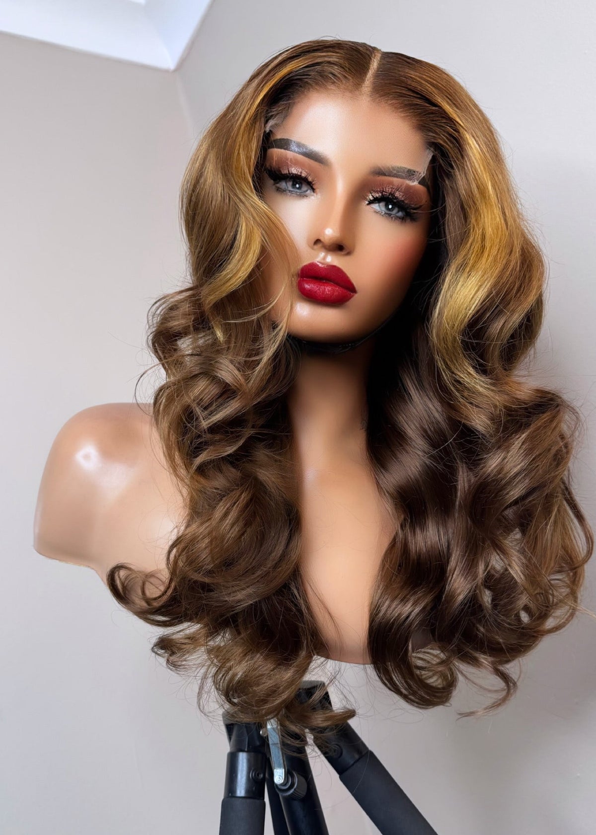 ADA  -   lace closure wig