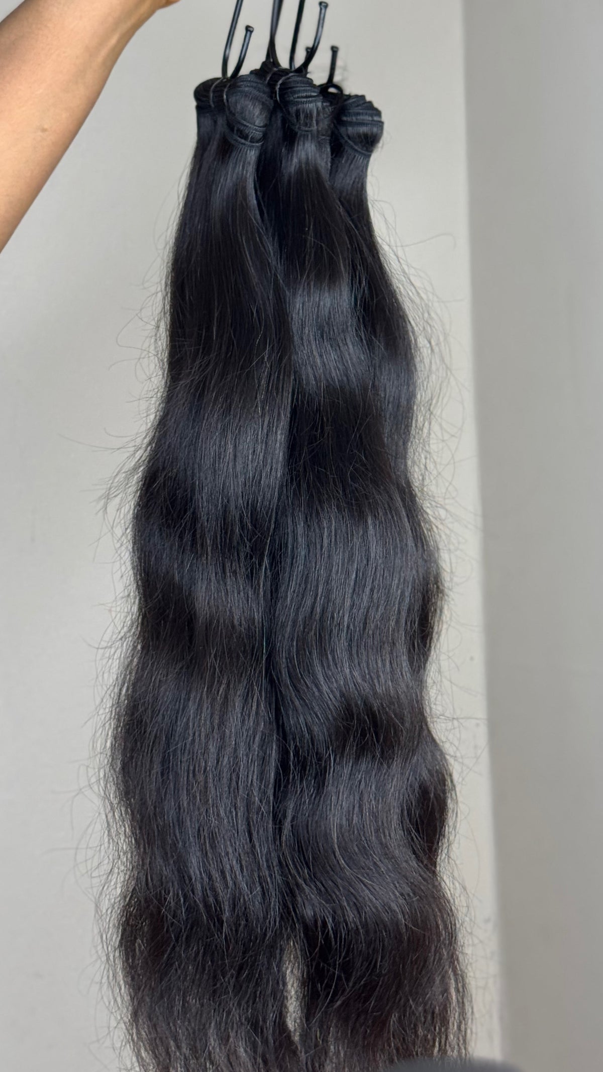 3 BUNDLES OF NATURAL STRAIGHT &amp; 5x5 CLOSURE