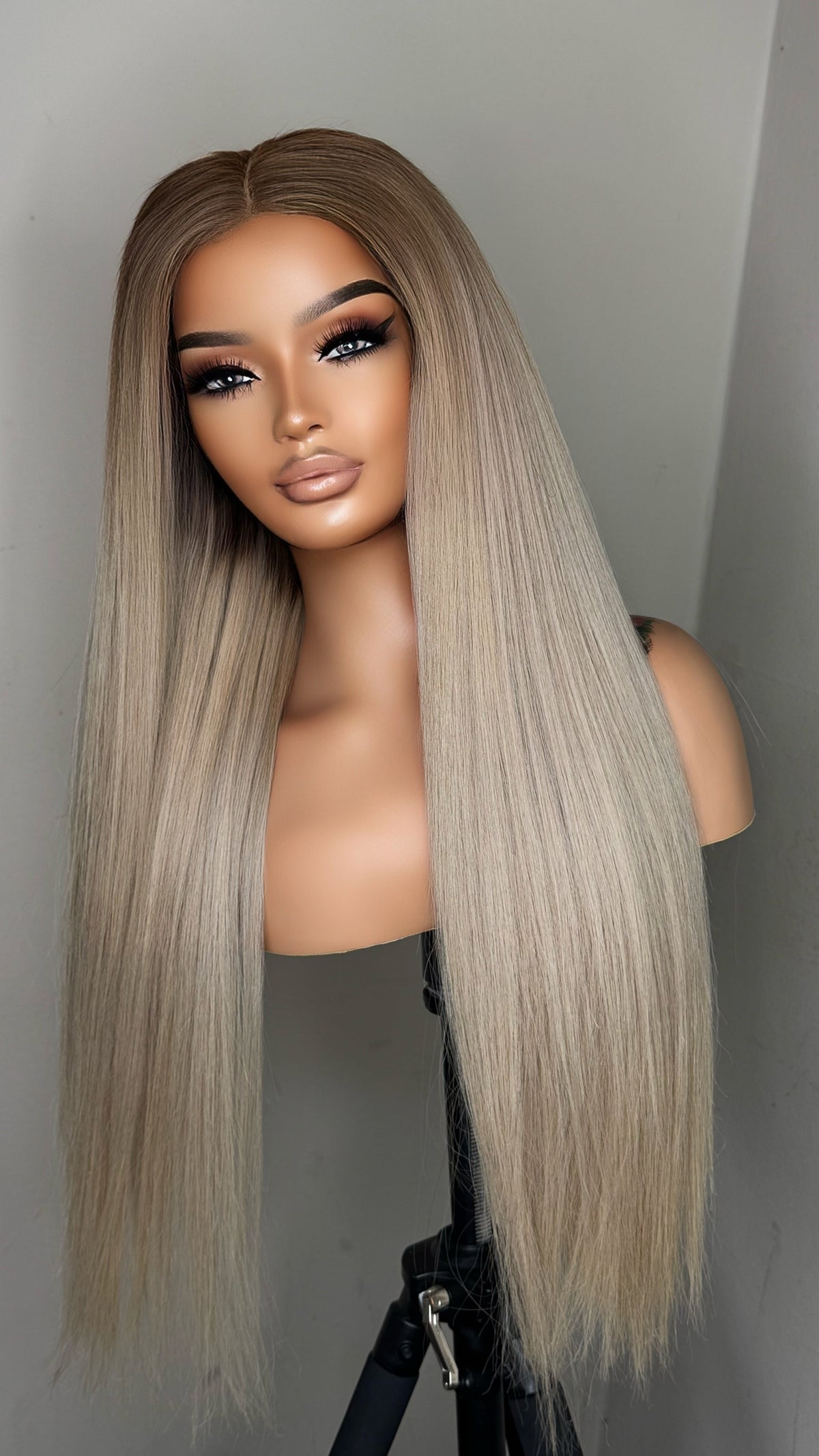 Tiwa - HD  Lace  Closure Wig