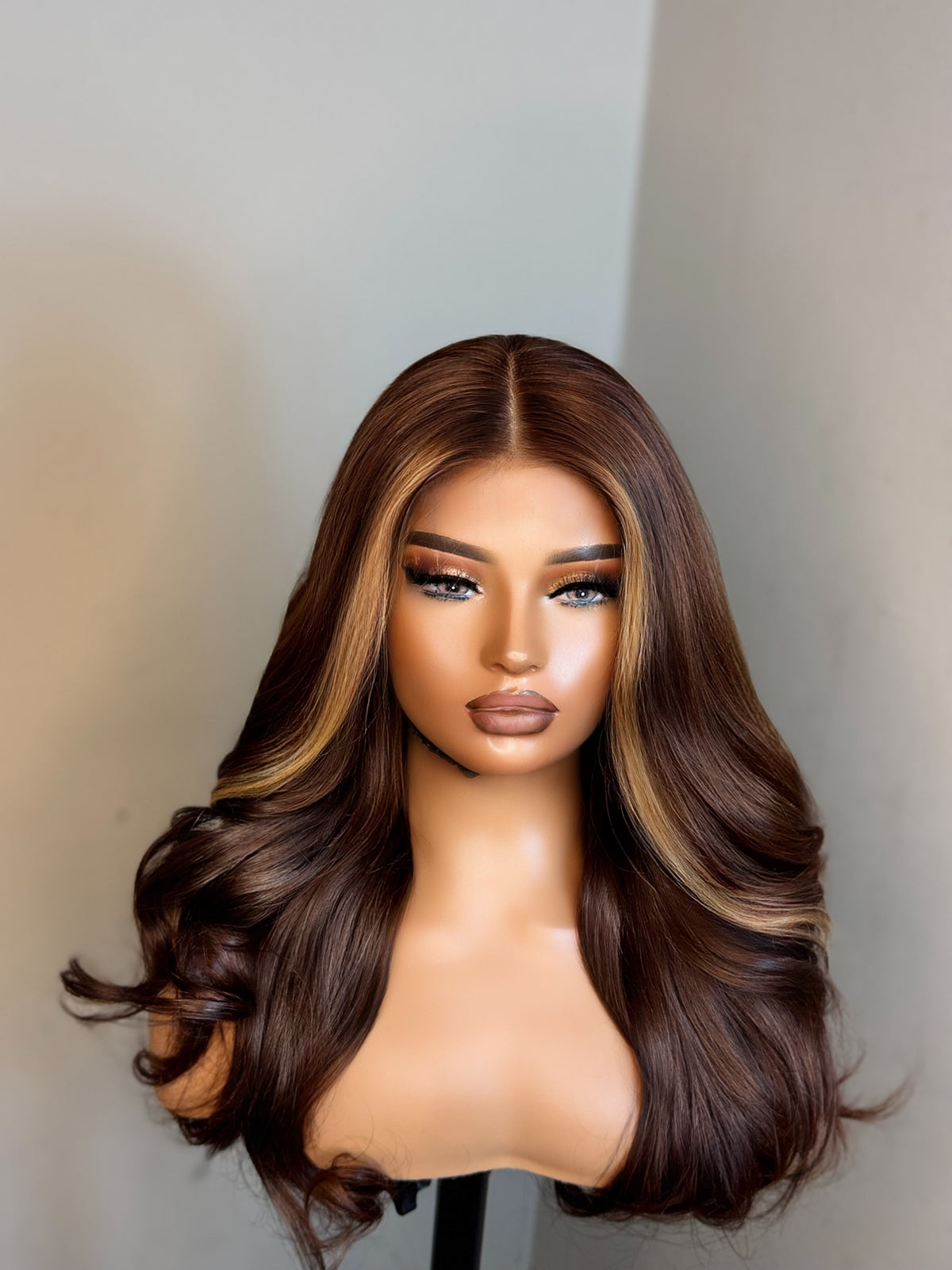 UCHE  -  4X4  lace closure wig