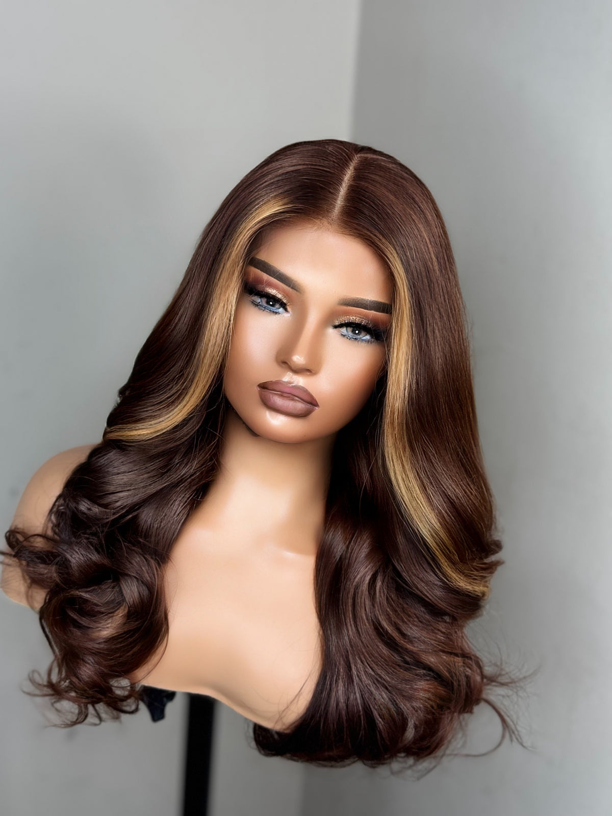 UCHE  -  4X4  lace closure wig